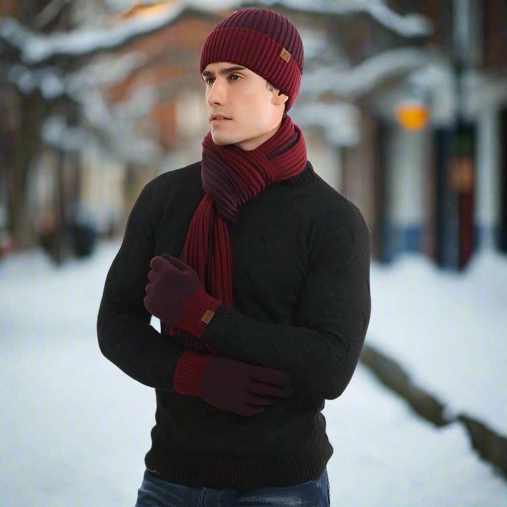 Gemütliches Ensemble aus Strickmütze und Schal für winterliche Erkundungen