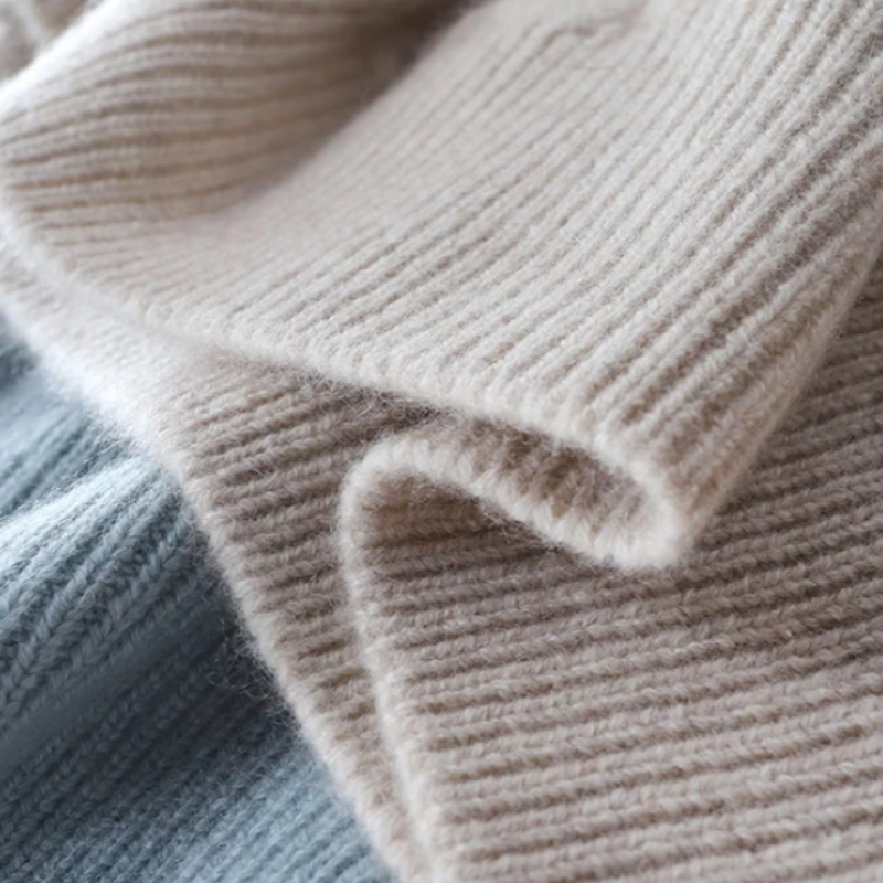 Exquisiter, plüschiger, handgestrickter Kaschmirpullover für Damen