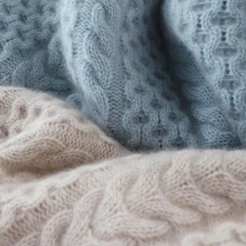 Exquisiter, plüschiger, handgestrickter Kaschmirpullover für Damen