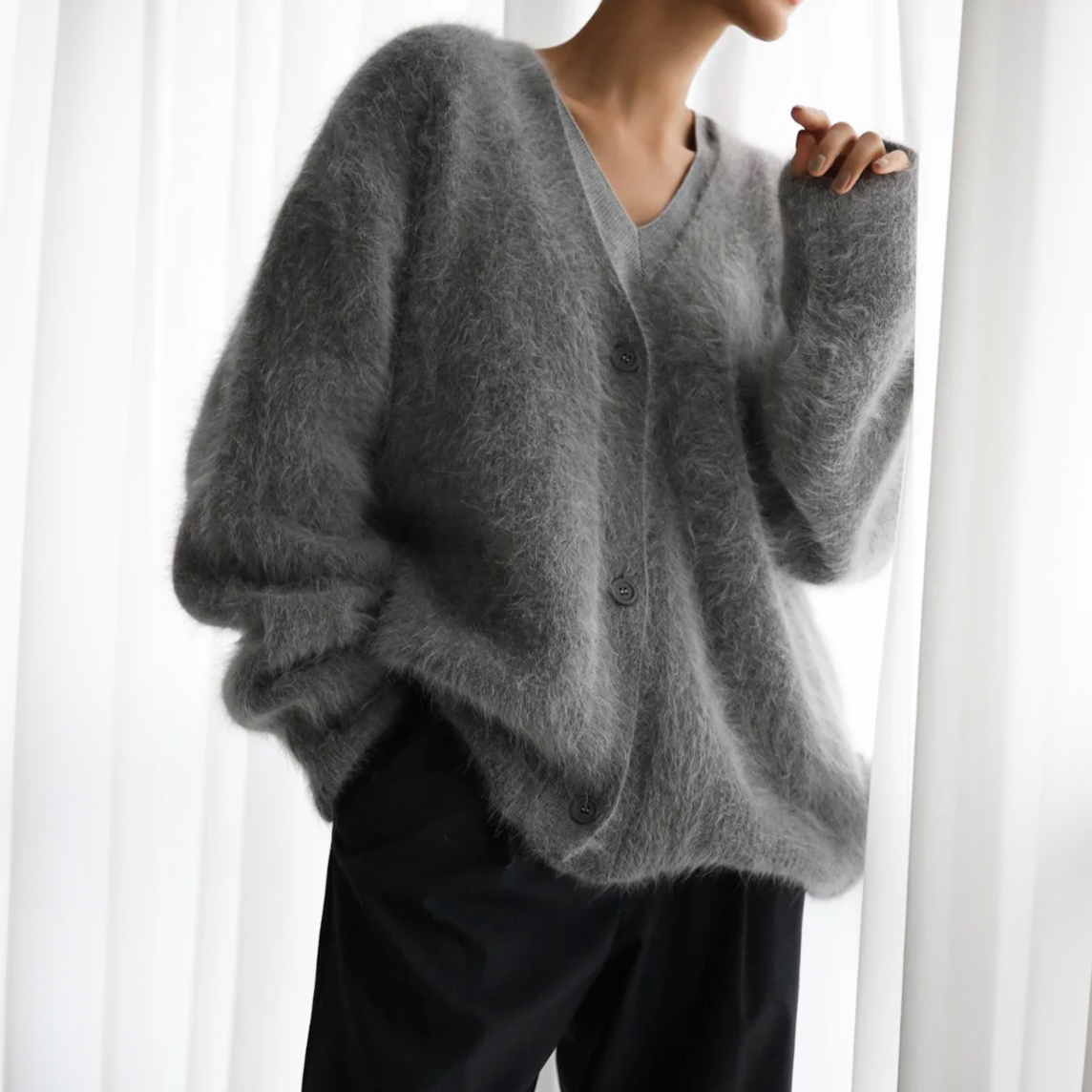 Pullover mit tiefem Ausschnitt und lockerer Passform